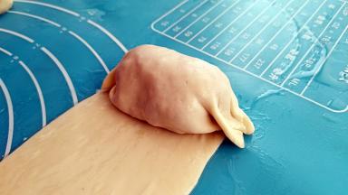 收口，两头捏紧。