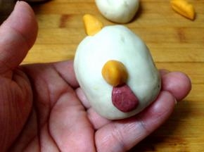 锥形的和红色的分别沾水安装在前面整形