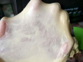 可以撑出不易破裂的略透明薄膜即可