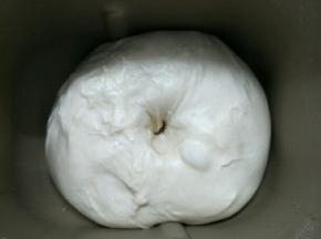 发酵两倍大，用手戳个洞不回缩