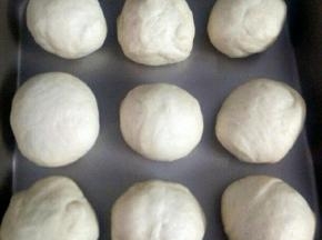 分割成九份，滚圆松弛10分钟