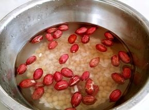 所有的食材混合清洗干净。