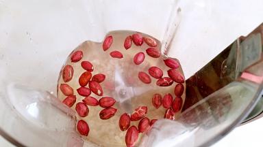 加入足够的清水。