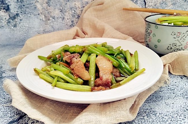 芹菜小炒肉