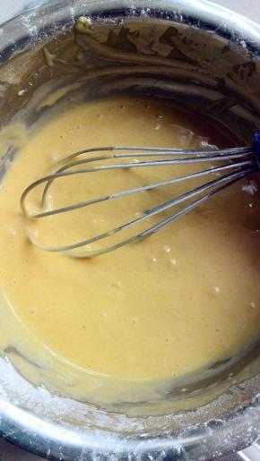 用蛋抽翻拌至无粉粒即可待用