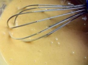 用蛋抽翻拌至无粉粒即可待用