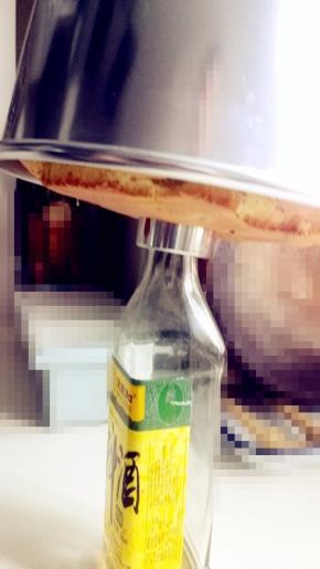 烘烤结束立刻取出，倒扣在瓶子上放凉即可