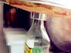 烘烤结束立刻取出，倒扣在瓶子上放凉即可