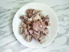 捞出冲洗干净浮沫