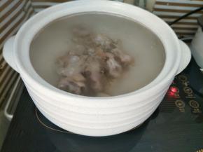 水开后转中火炖一个小时