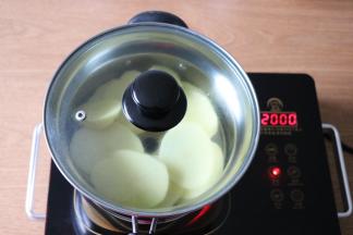 放入蒸锅中蒸熟；