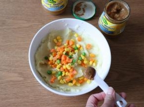 加入1小勺冠利甜芥末；