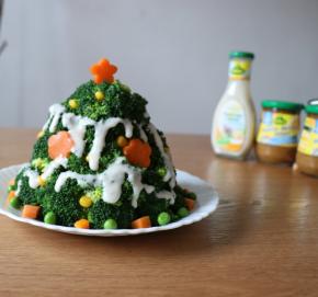 挤在圣诞树上装饰即可；