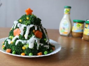 挤在圣诞树上装饰即可；