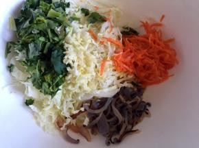 所有食材放入碗中