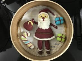 做好后码入蒸笼。