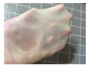 揉出手套膜，将面团发酵1小时。（天冷放烤箱发酵，烤箱下层放碗温水密封发酵。）