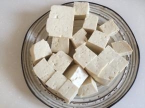 大豆腐切块