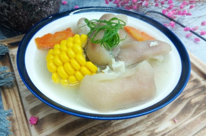 玉米猪蹄汤