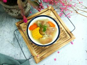 汤汁浓郁，玉米香甜。