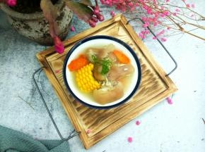 汤汁浓郁，玉米香甜。