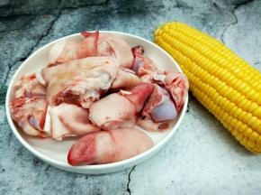 猪脚一份（猪脚我选的是后脚）玉米一根