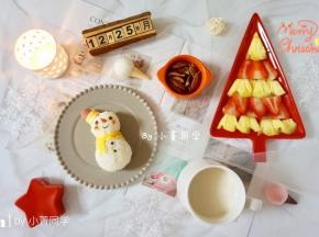 搭配燕麦牛奶，菠萝草莓圣诞树，碧根果，圣诞美味早餐吃起来哦～