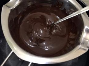 隔热水融化至顺滑