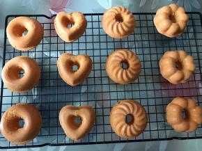 烘烤完成脱模放凉备用