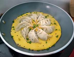 撒上葱花和芝麻即可