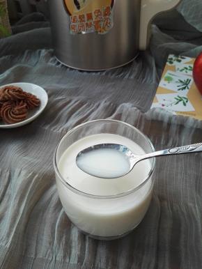 5、打好的奶昔有着浓浓的奶香，淡淡的苹果香气和山药的味道。