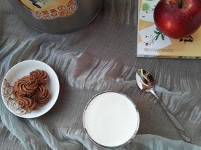 7、美美的悠闲时间里，来杯苹果山药奶昔。