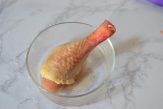 鸡腿洗净