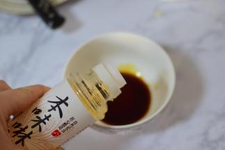 酱汁：酱汁所有材料混合拌匀