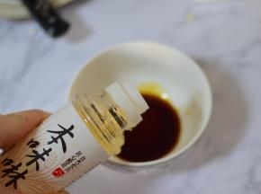 酱汁：酱汁所有材料混合拌匀