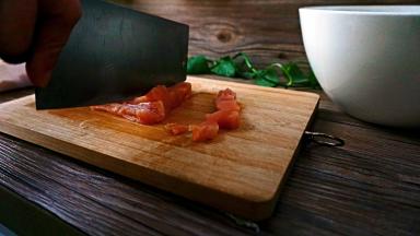 再切条，切成小方块