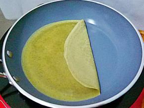 小火至，依次全部做好(做好的饼皮，记得用油纸包好，要不然容易干)。