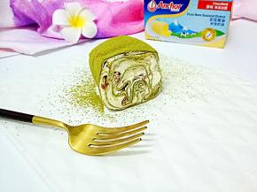 再筛上一层抹茶粉装饰即可