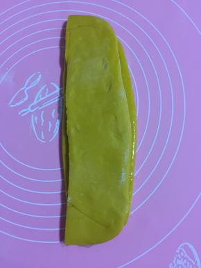 把两片面片折叠起来！