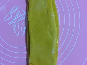 把两片面片折叠起来！