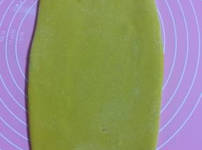 擀成长方形的面片！