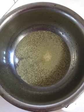 放入30克糖和2克酵母！