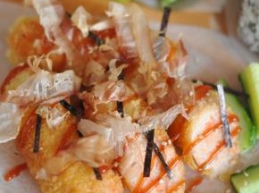 撒上海苔丝、木鱼花、白芝麻即可。