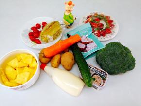 主要食材由：西兰花，金枪鱼，沙拉酱，土豆，其它水果可以自选