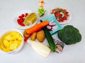 主要食材由：西兰花，金枪鱼，沙拉酱，土豆，其它水果可以自选