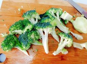 西兰花切小，
