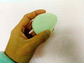 切开无气孔，这样蒸出来馒头，又松软又光滑