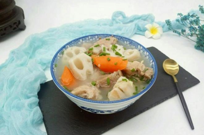 胡萝卜莲藕小排汤