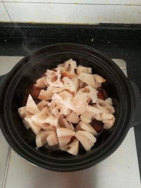 加入切好的藕块