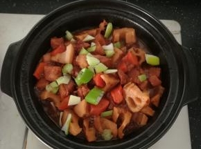 撒上一点葱圈装饰。关火。